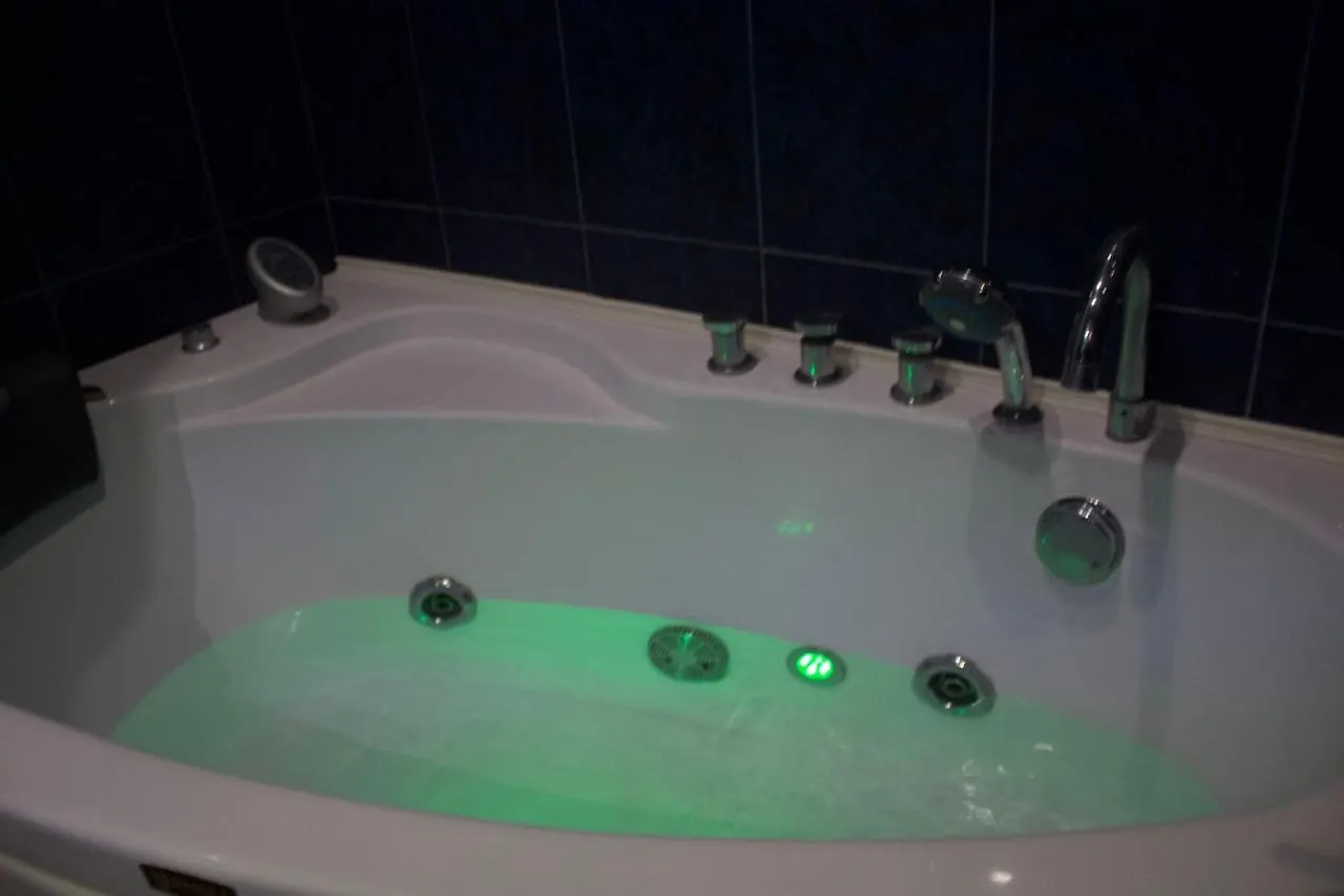 Homestay Welhome To A City Centre Cozy And Comfy For Leisure And Work No Go Through No Other Guests Just One Host Who You Can Ghost Tbilisi Georgia
